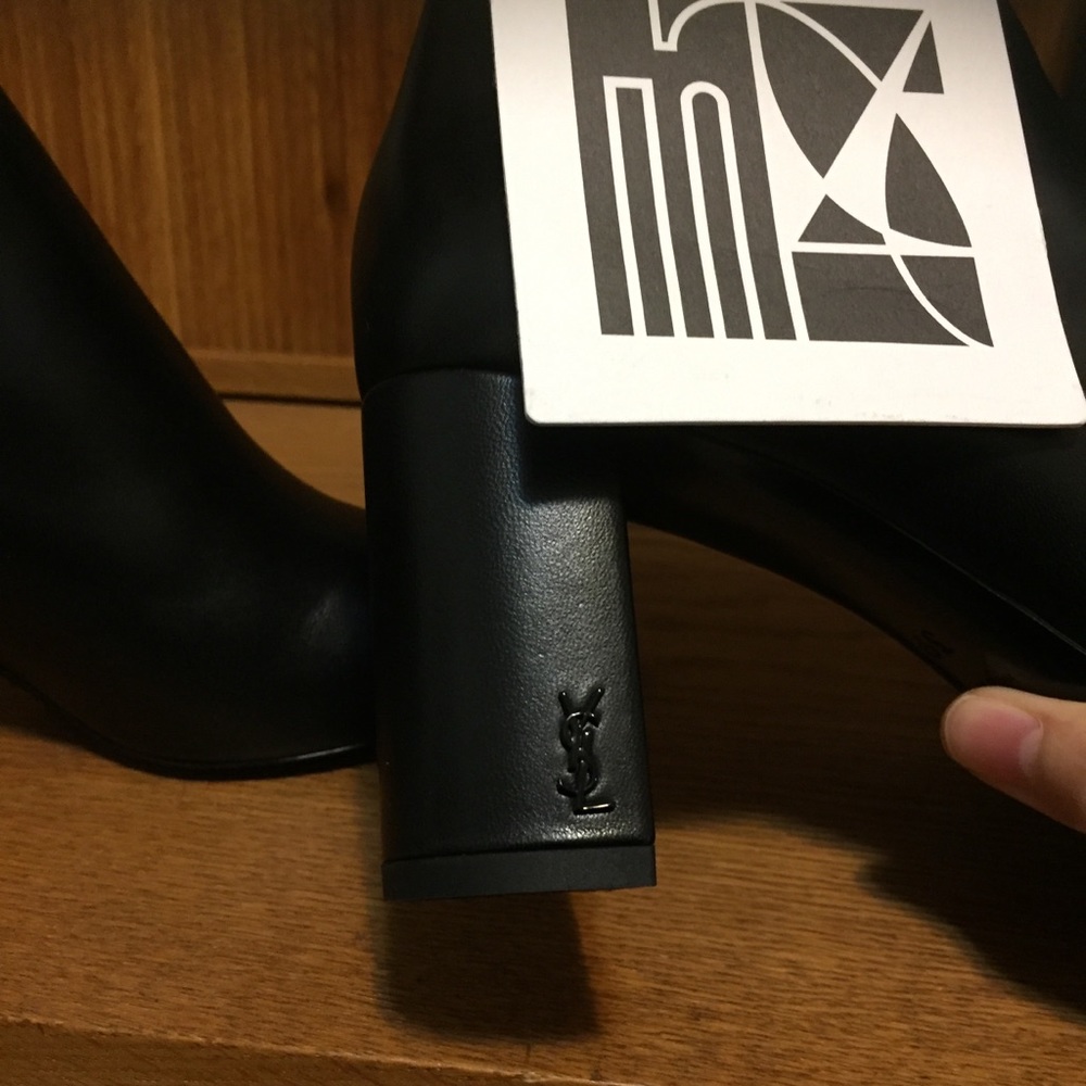 (SOLD) 💖 YSL Lou Ankle Boot size 39 - Picture 6 of 13